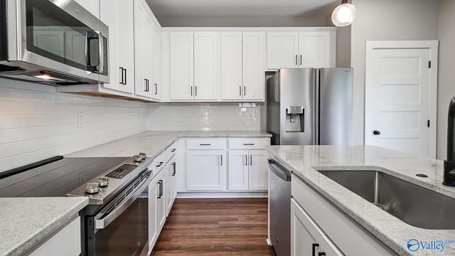 2700 Woodview Drive, Huntsville, AL 35801