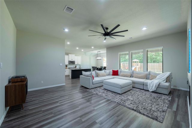 31302 Raleigh Creek Drive, Tomball, TX 77375