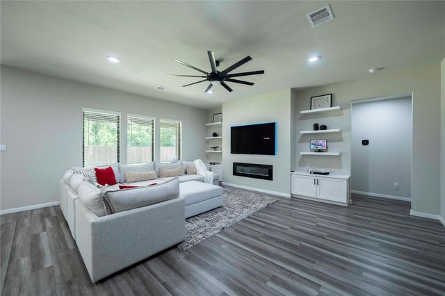 31302 Raleigh Creek Drive, Tomball, TX 77375