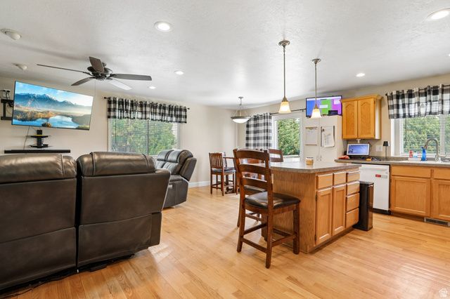 9567 S MISTY OAKS CIR, South Jordan, UT 84095