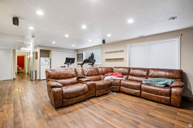 9567 S MISTY OAKS CIR, South Jordan, UT 84095