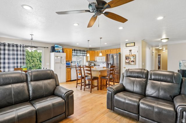 9567 S MISTY OAKS CIR, South Jordan, UT 84095