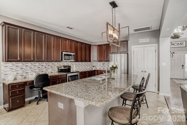 11138 Huntington Meadow Lane, Charlotte, NC 28273