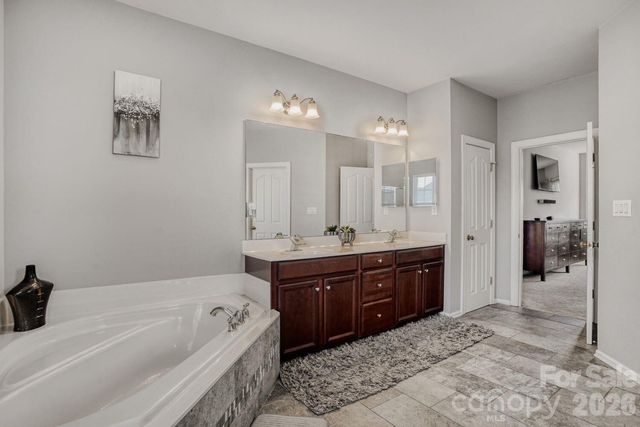 11138 Huntington Meadow Lane, Charlotte, NC 28273