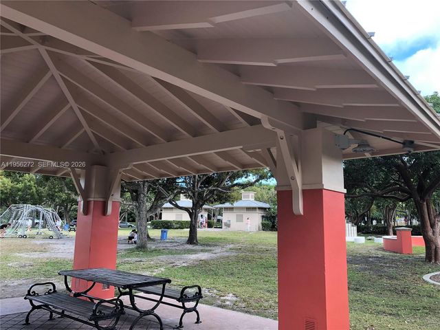 255 Sunrise Dr 305, Key Biscayne, FL 33149