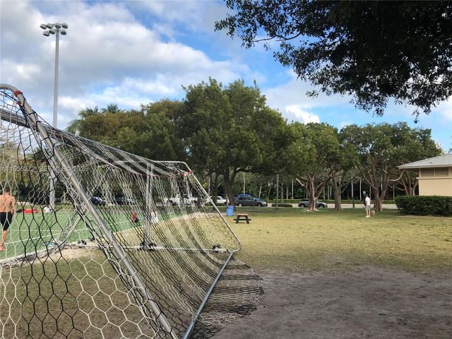 255 Sunrise Dr 305, Key Biscayne, FL 33149