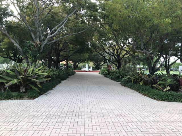 255 Sunrise Dr 305, Key Biscayne, FL 33149