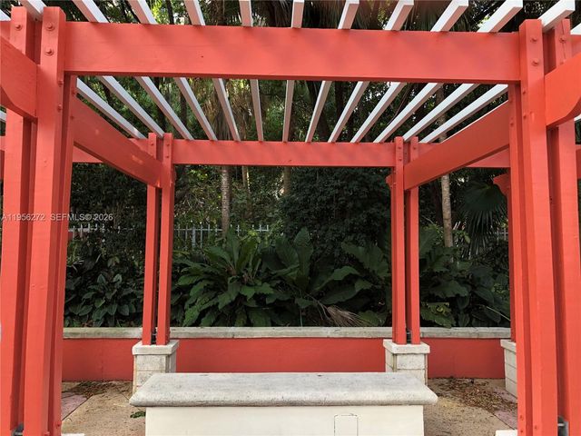 255 Sunrise Dr 305, Key Biscayne, FL 33149