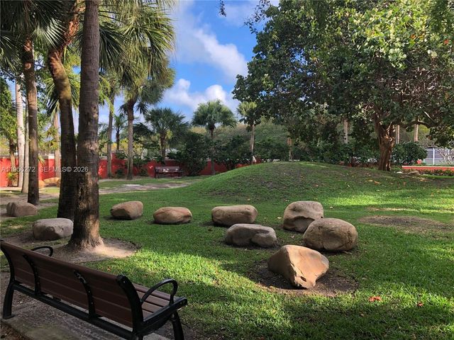 255 Sunrise Dr 305, Key Biscayne, FL 33149