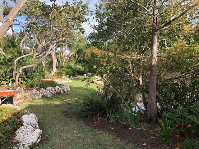 255 Sunrise Dr 305, Key Biscayne, FL 33149