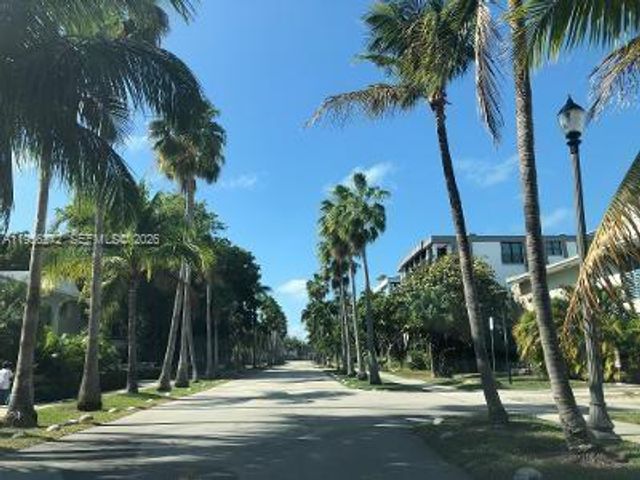 255 Sunrise Dr 305, Key Biscayne, FL 33149