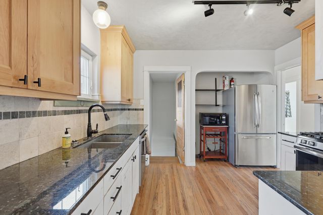 214 Richmond Drive SE, Albuquerque, NM 87106