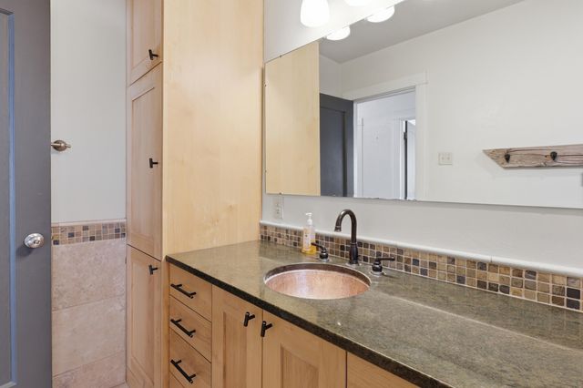 214 Richmond Drive SE, Albuquerque, NM 87106