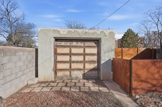 214 Richmond Drive SE, Albuquerque, NM 87106