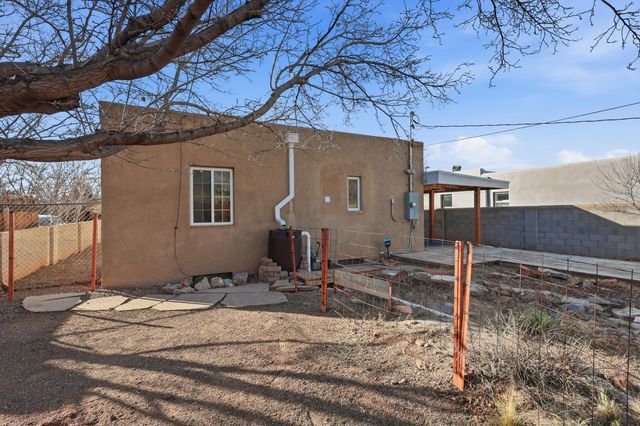 214 Richmond Drive SE, Albuquerque, NM 87106
