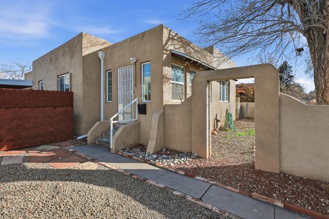 214 Richmond Drive SE, Albuquerque, NM 87106