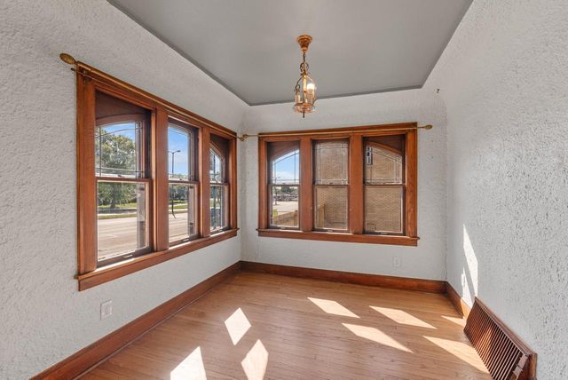 7528 W Beloit ROAD, West Allis, WI 53219