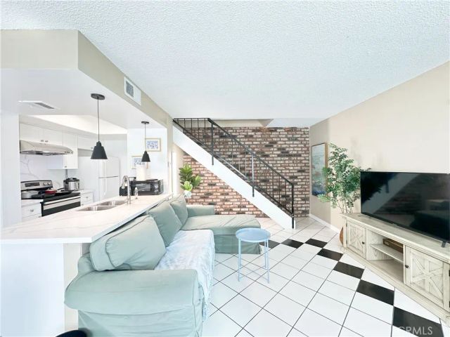 18125 Via Amorosa 3, Rowland Heights, CA 91748