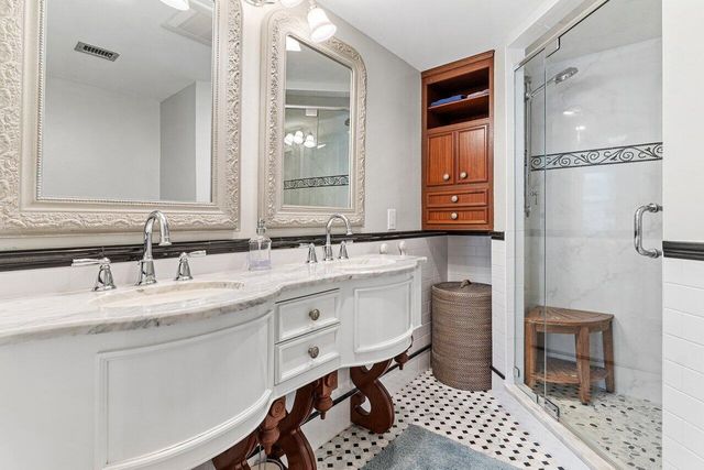 17 Royal Palm Way 105, Boca Raton, FL 33432