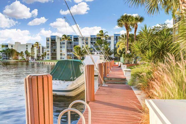 17 Royal Palm Way 105, Boca Raton, FL 33432