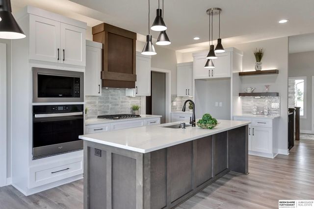 18505 Acorn Drive, Gretna, NE 68028