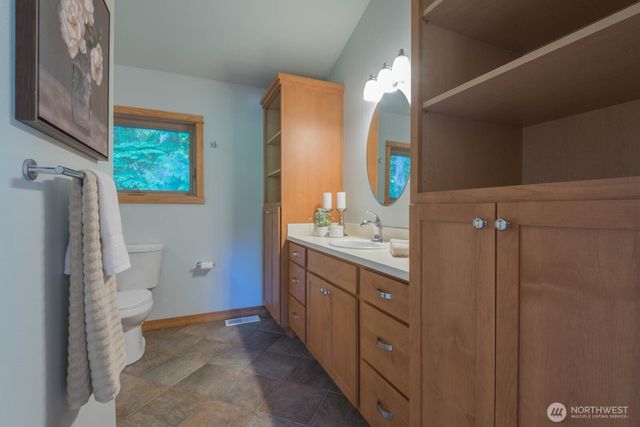 10860 Warren Road NW, Silverdale, WA 98383