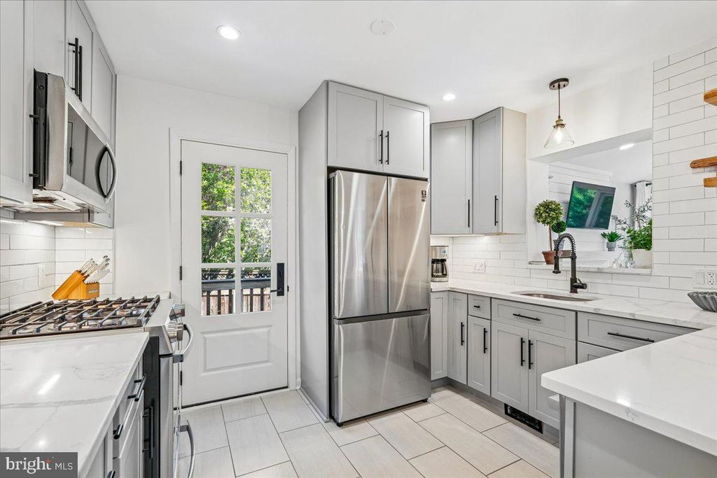 Image 19 of property listing at 11336 MITSCHER ST, Kensington, MD 20895