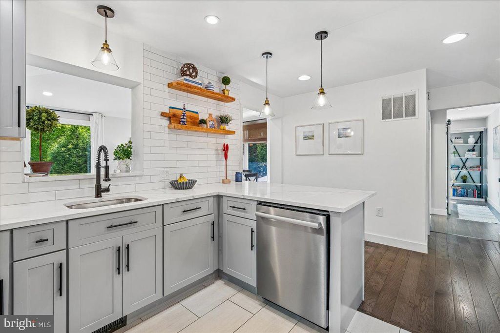 Image 20 of property listing at 11336 MITSCHER ST, Kensington, MD 20895