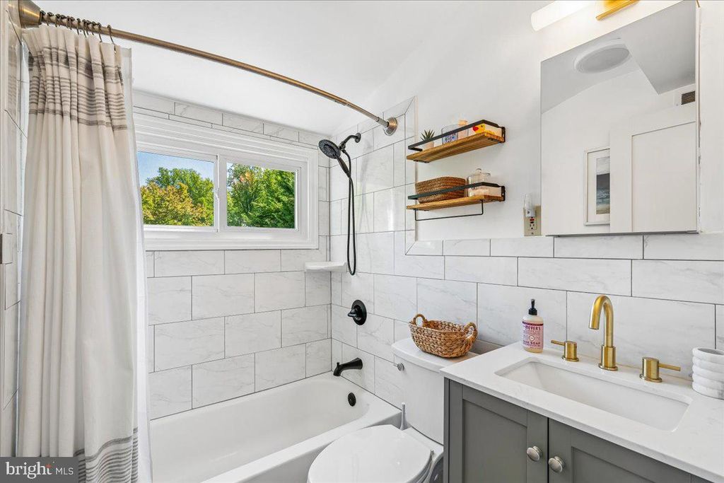 Image 32 of property listing at 11336 MITSCHER ST, Kensington, MD 20895