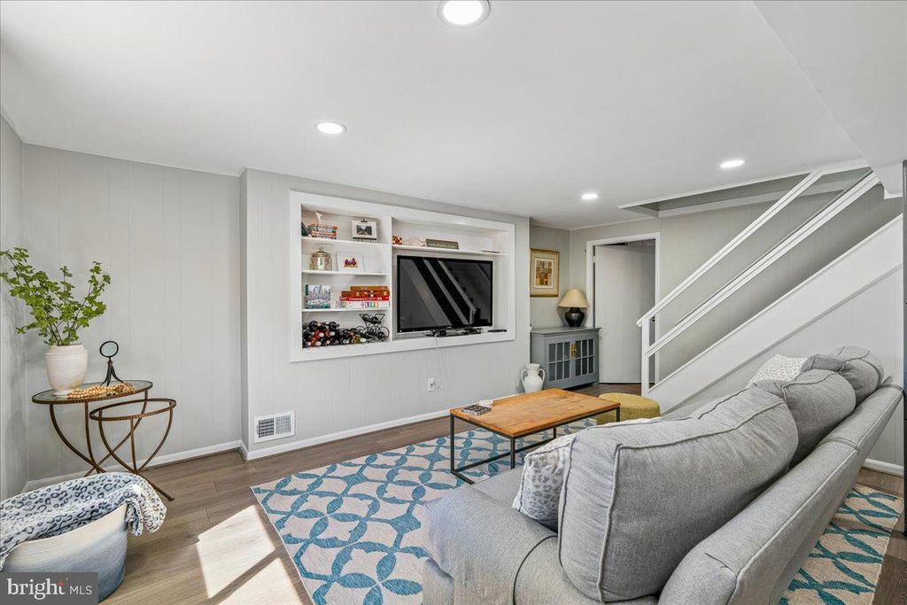 Image 41 of property listing at 11336 MITSCHER ST, Kensington, MD 20895