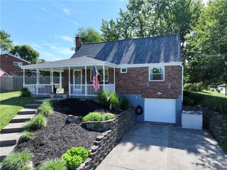279 Southward Dr, Moon/crescent Twp, PA 15108