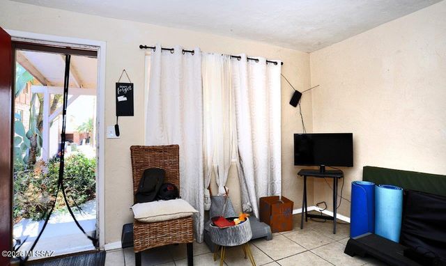 1302 N Dodge Boulevard, Tucson, AZ 85716