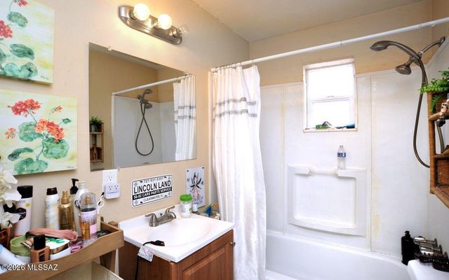1302 N Dodge Boulevard, Tucson, AZ 85716
