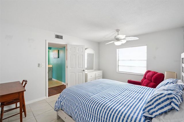 1115 RUE DES CHATEAUX 2A, South Pasadena, FL 33707