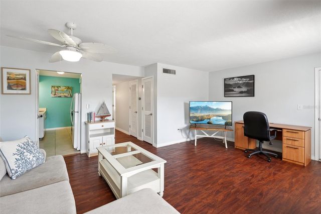 1115 RUE DES CHATEAUX 2A, South Pasadena, FL 33707