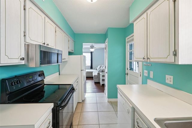 1115 RUE DES CHATEAUX 2A, South Pasadena, FL 33707