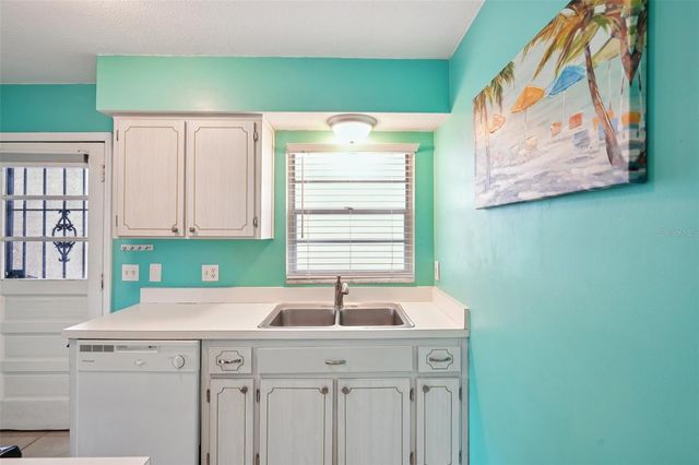 1115 RUE DES CHATEAUX 2A, South Pasadena, FL 33707