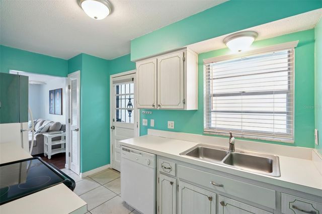 1115 RUE DES CHATEAUX 2A, South Pasadena, FL 33707
