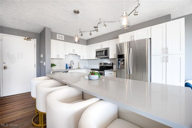 12520 Edgewater Drive 809, Lakewood, OH 44107