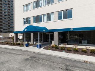 12520 Edgewater Drive 809, Lakewood, OH 44107
