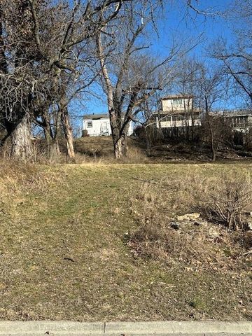 4439 Agnes Avenue, Kansas City, MO 64130