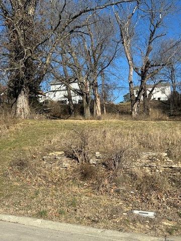 4439 Agnes Avenue, Kansas City, MO 64130