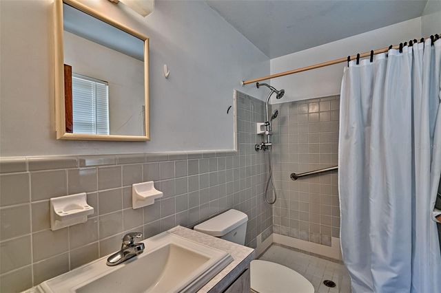 1919 NW 4TH AVENUE, Gainesville, FL 32603