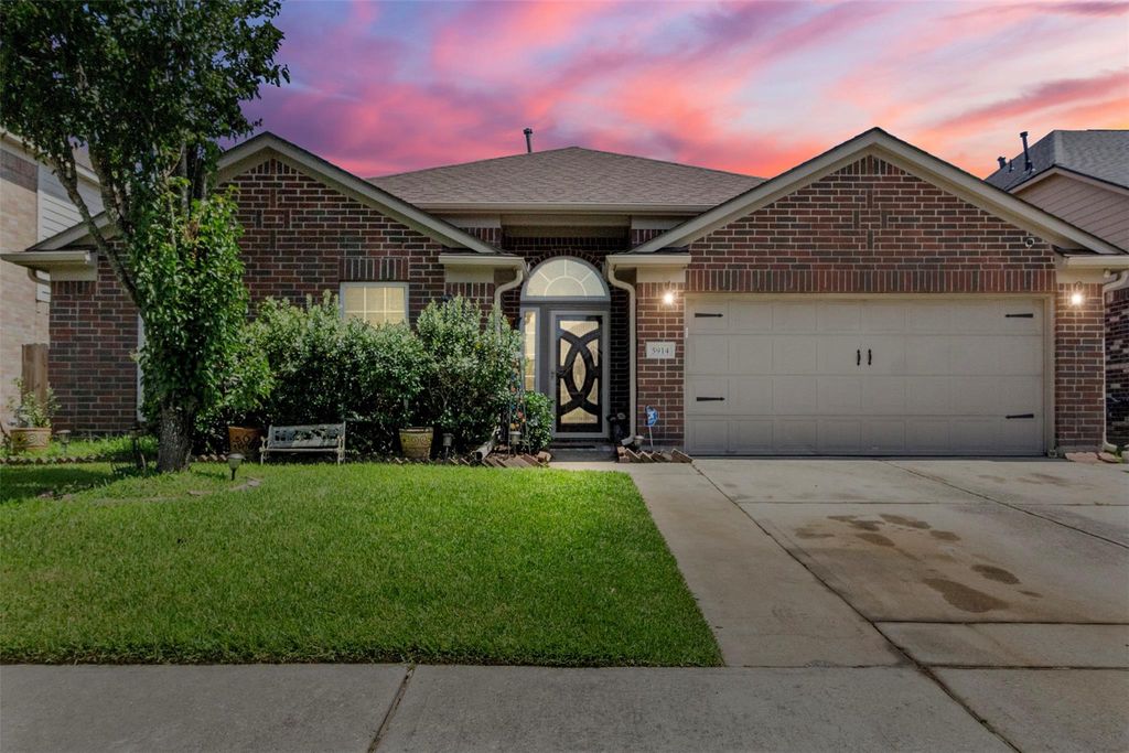 5914 Annatto Drive, Baytown, TX 77521