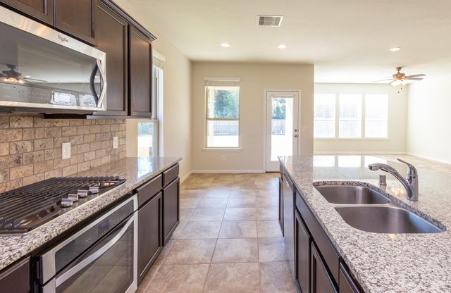 10 Log House Court, Tomball, TX 77375