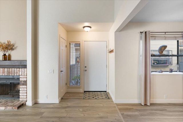 2280 Hurley Way #32, Sacramento, CA 95825