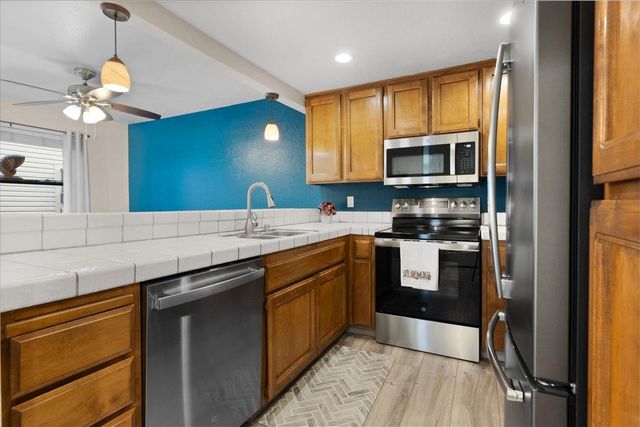 2280 Hurley Way #32, Sacramento, CA 95825