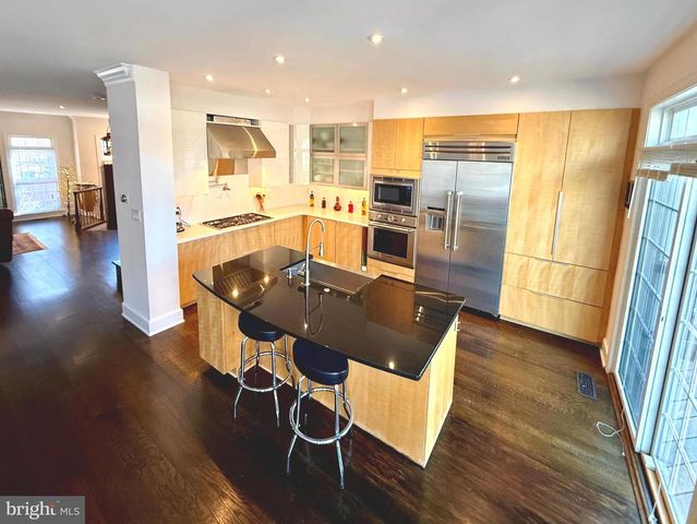 128 REES PL, Falls Church, VA 22046