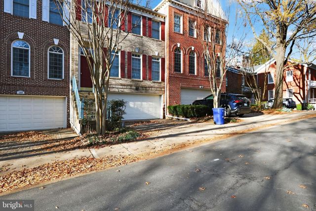 128 REES PL, Falls Church, VA 22046