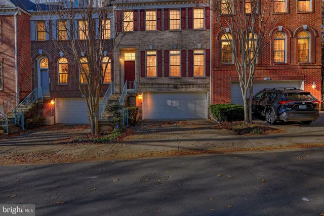 128 REES PL, Falls Church, VA 22046